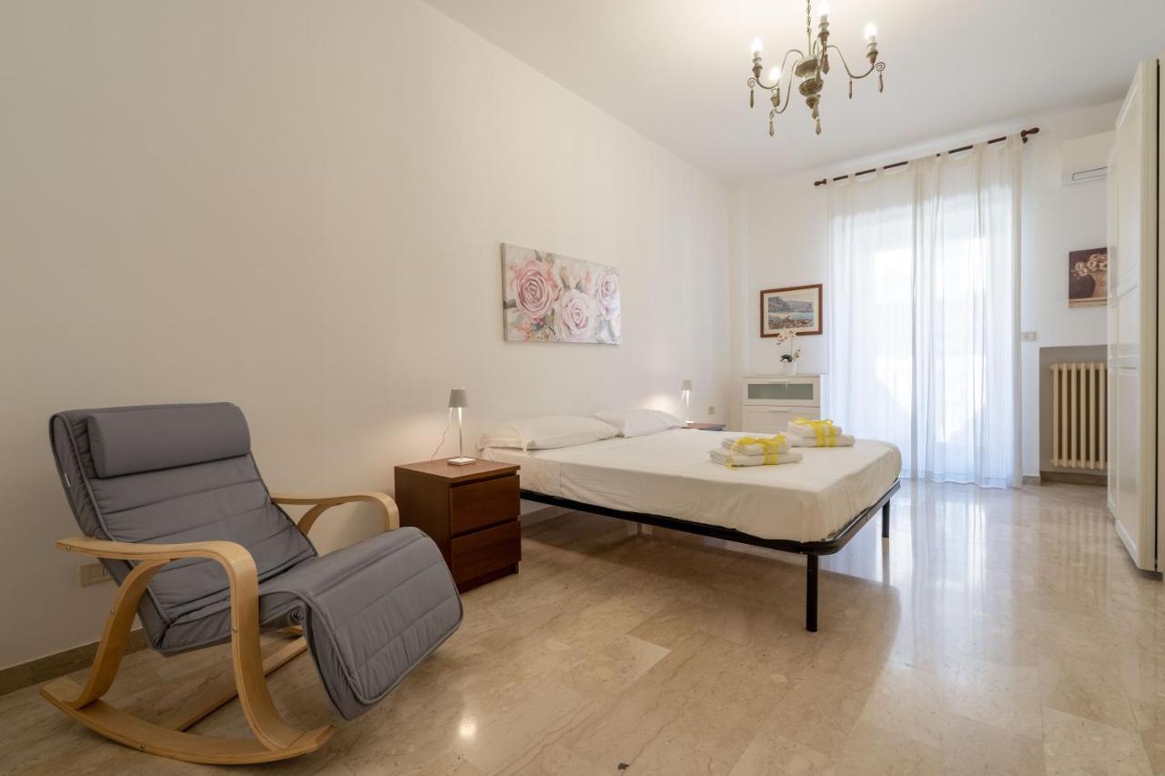 Universita & Stazione Airy Apartment With Parking Bari Eksteriør bilde