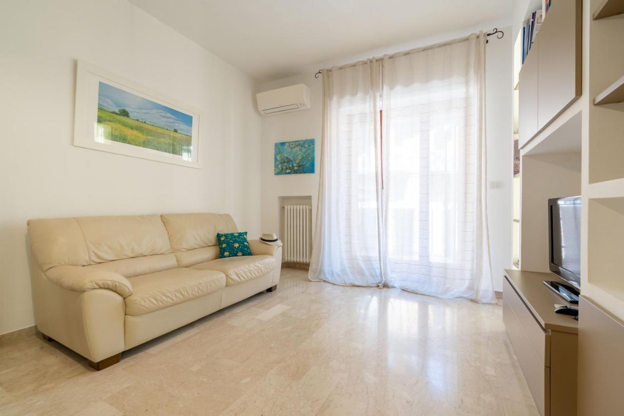 Universita & Stazione Airy Apartment With Parking Bari Eksteriør bilde