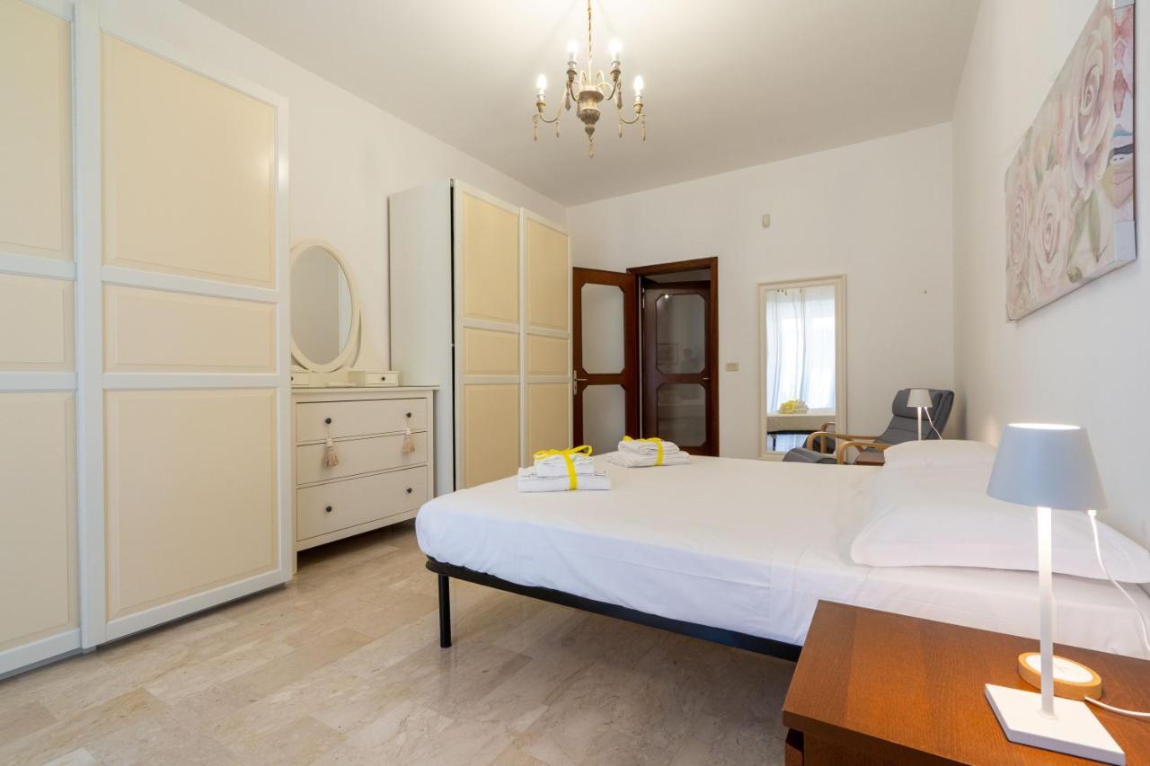 Universita & Stazione Airy Apartment With Parking Bari Eksteriør bilde